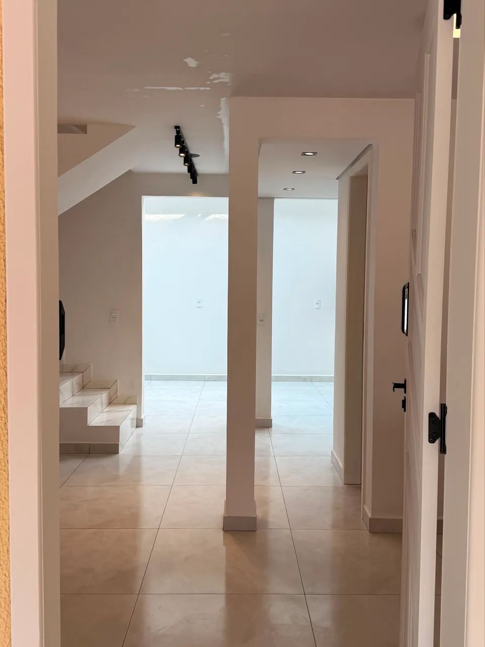 Sobrado Pinheirinho - 100% reformado  - Foto 2