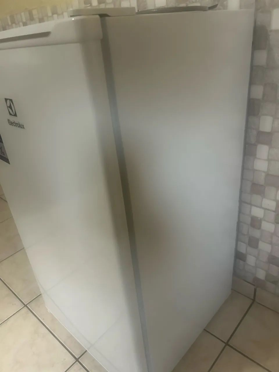 Frigobar Electrolux Efficient EM90 - Foto 4