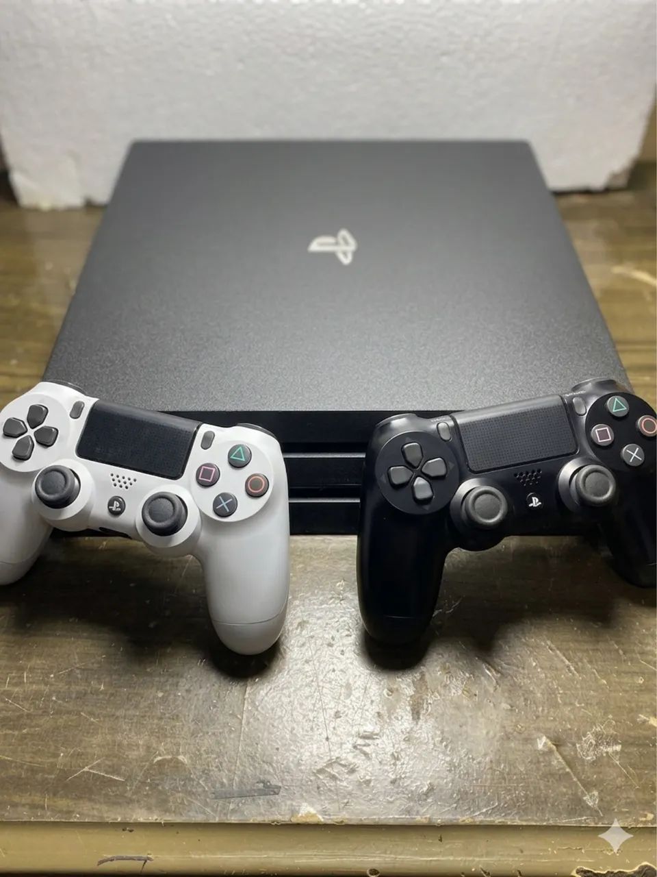 PS4 PRO 1 TERÁ 2 CONTROLES COM CAIXA - Peças e Acessórios de Vídeo