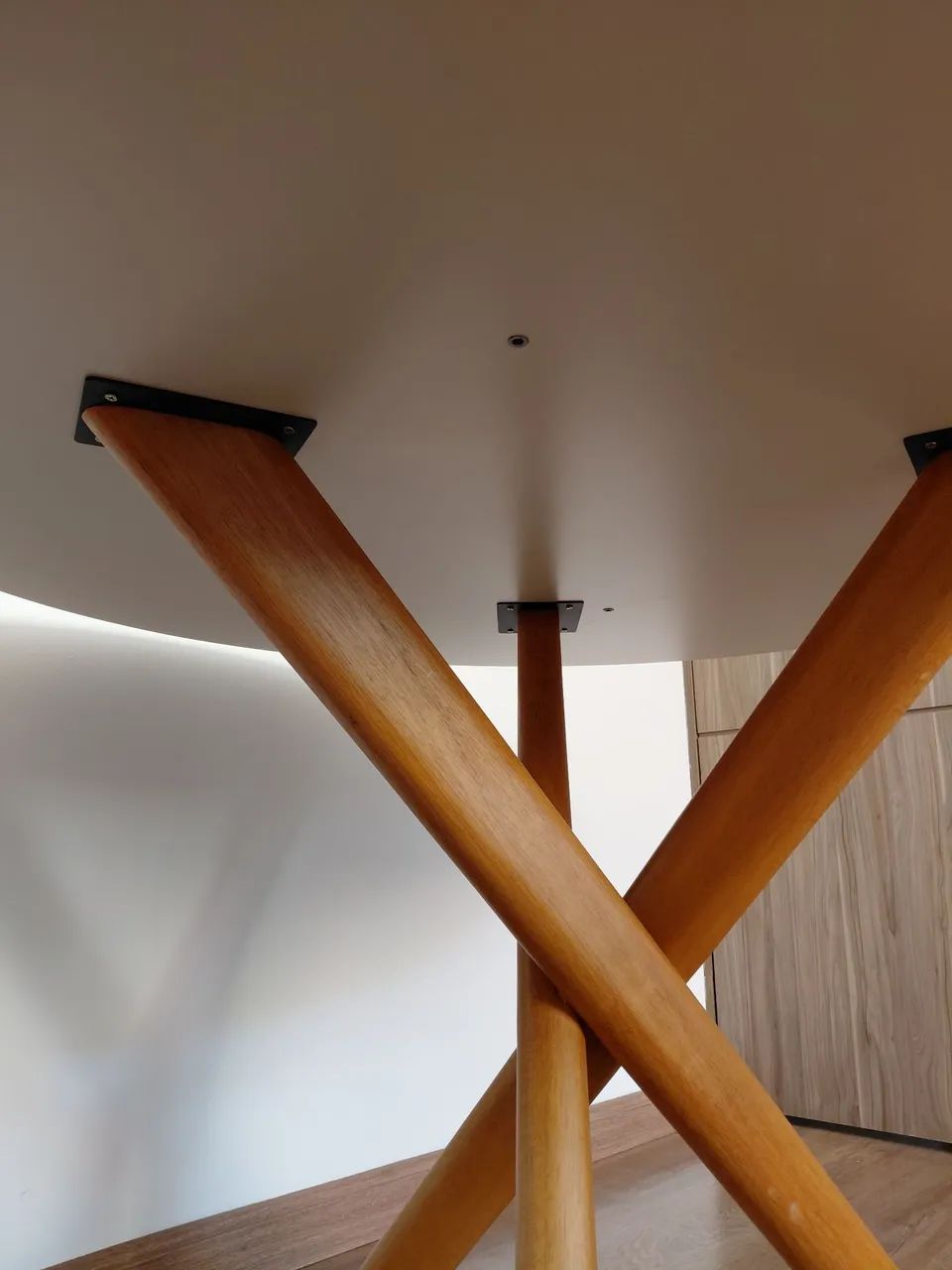 MESA DE JANTAR REDONDA VERSÁTIL E COM DESIGN MODERNO - Foto 2