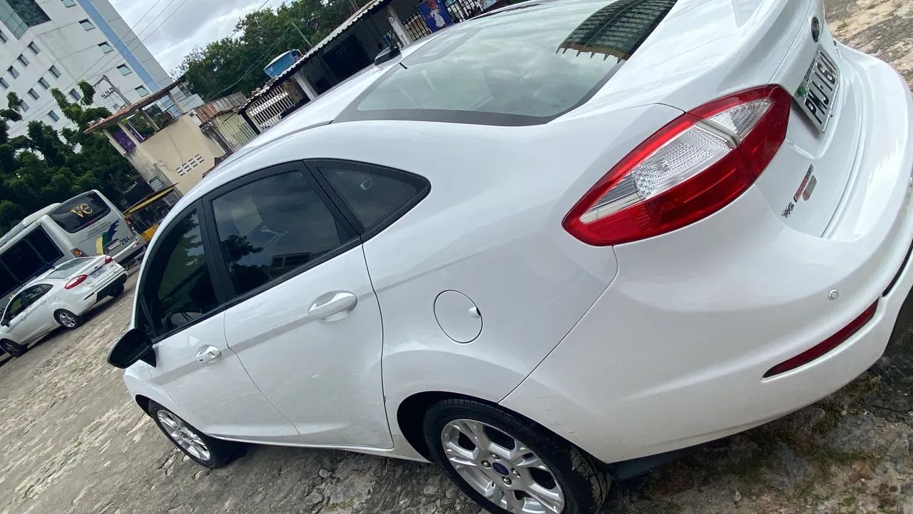 Ford Fiesta Fiesta Sedan 1.6 16V Flex Aut. 2015