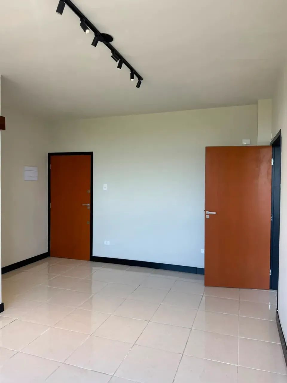 Sala comercial para venda possui 40ms², no  Centro - São José dos Campos - SP - Foto 2