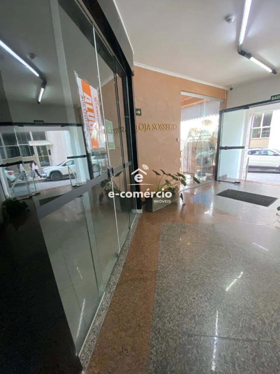  Loja para aluguel, ao lado da praça, no centro de Lavras - Foto 2