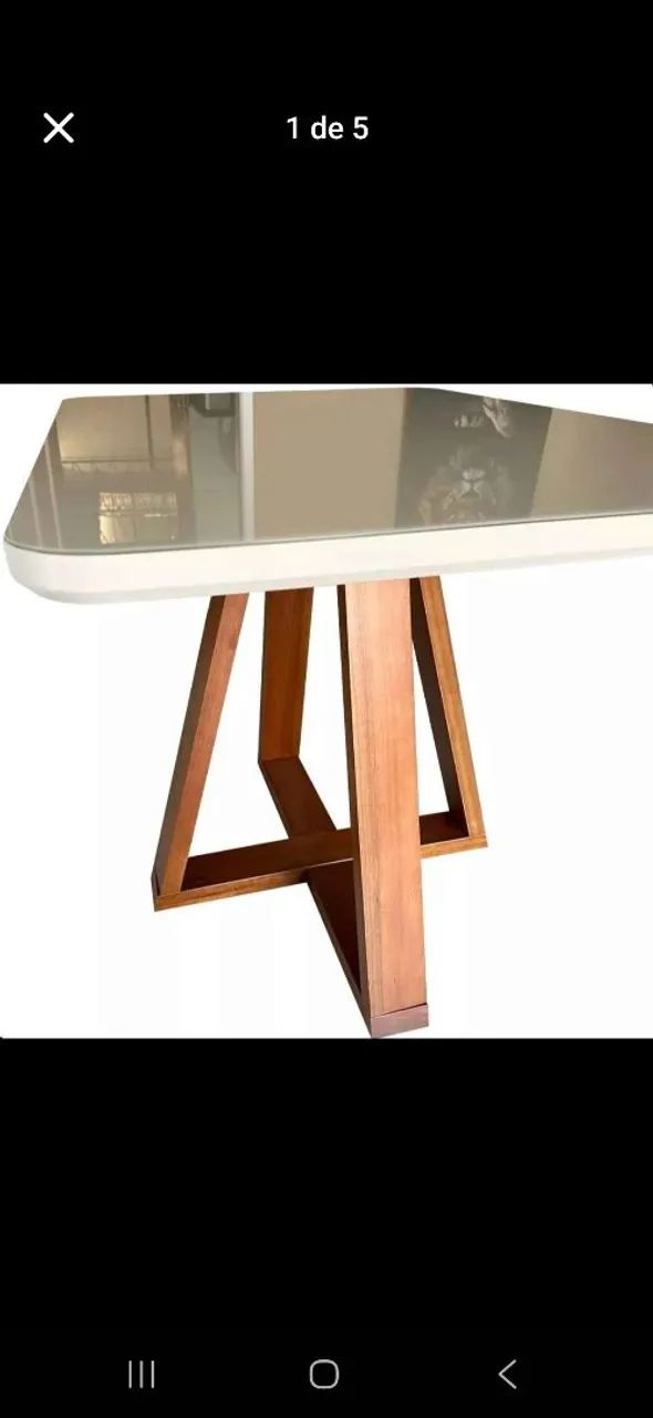 Vendo mesa semi-nova com 4 cadeiras estofadas! 
