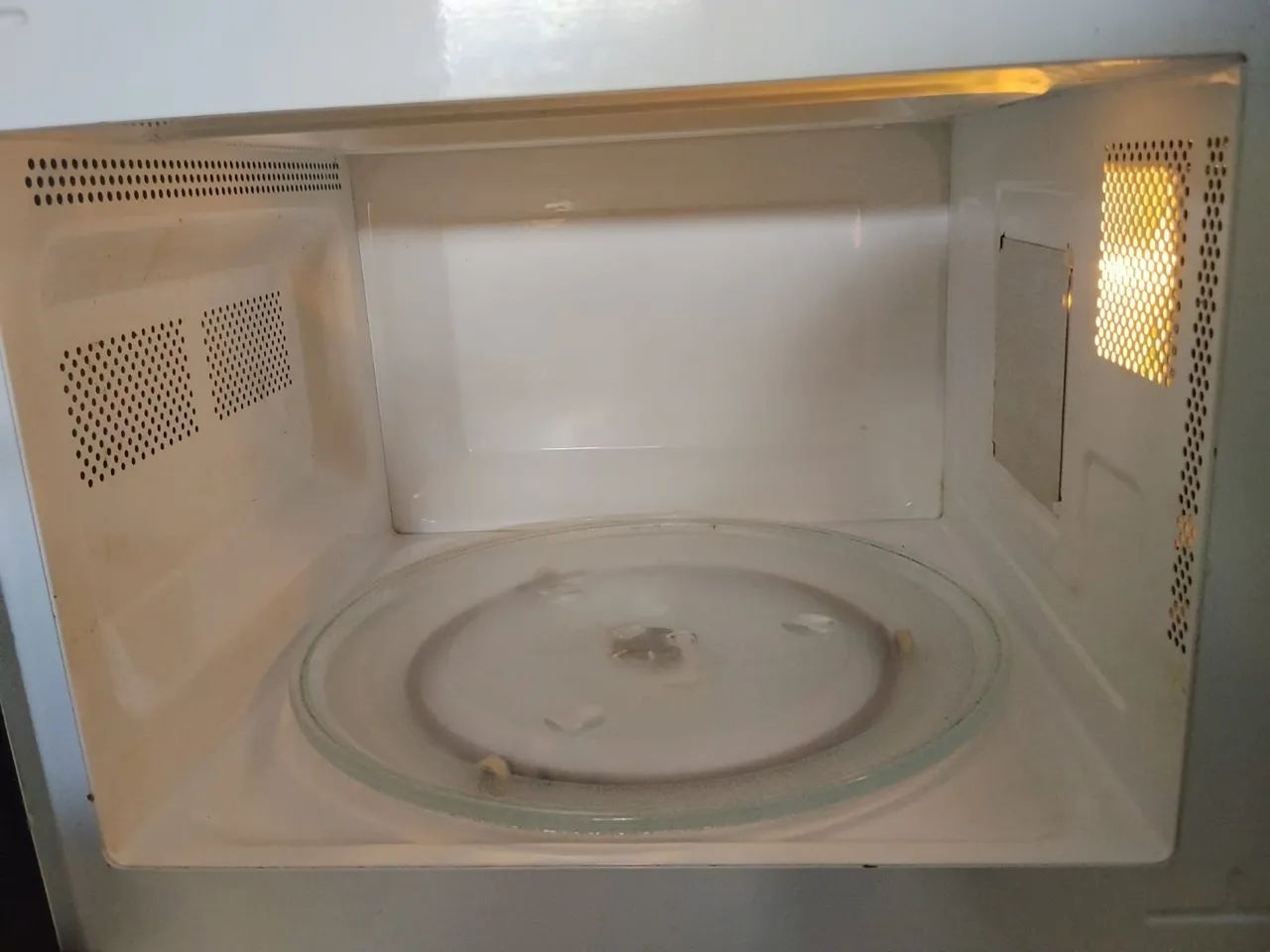 Microondas Britânia 31 litros  - Foto 4