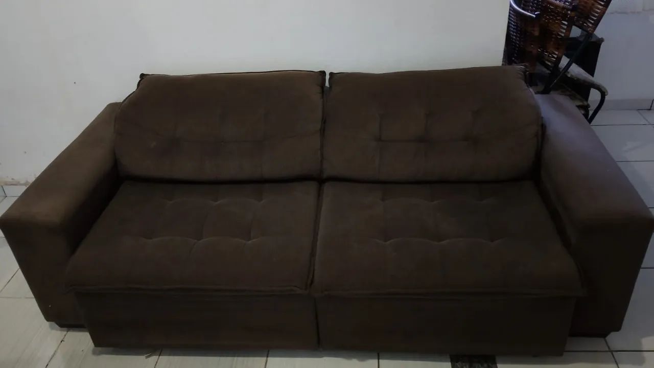 vendo sofá reclinável tecido Suede marrom  - Foto 4
