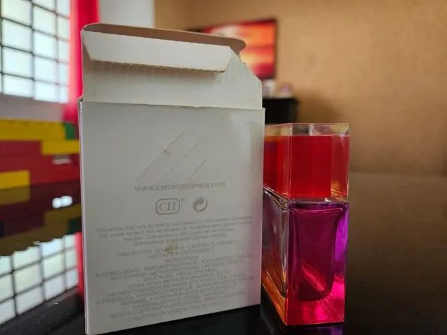 Vidro Vazio de perfume (Chic - Carolina Herrera) Feminino - Foto 2