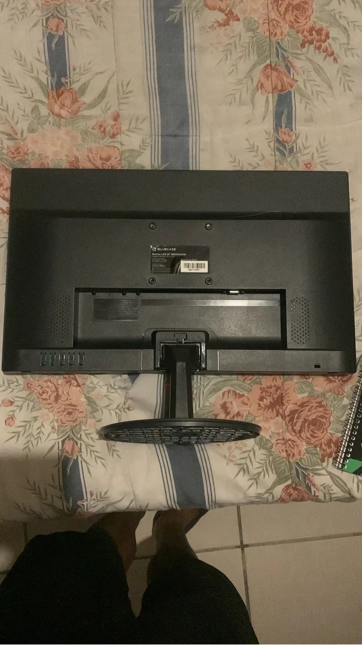 Vendes este monitor de 20 polegadas funcionando perfeitamente