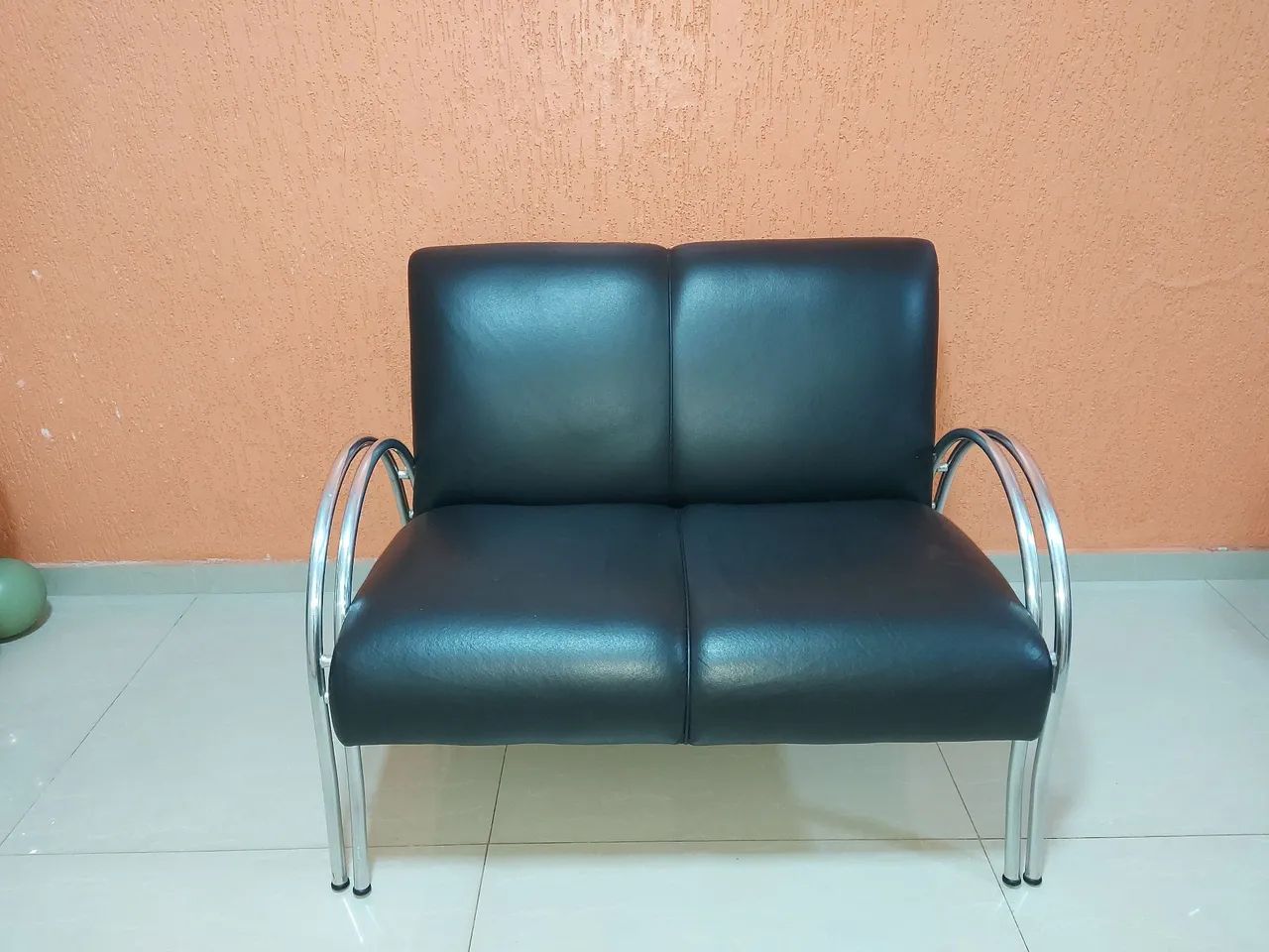 Poltrona preta para consultorio/escritório 423932500546703361