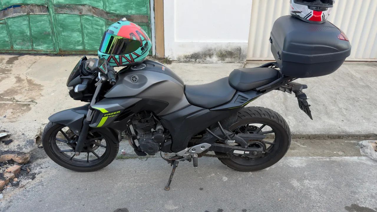 FAZER 250 MUITO NOVA SÓ PEGAR E ANDAR
