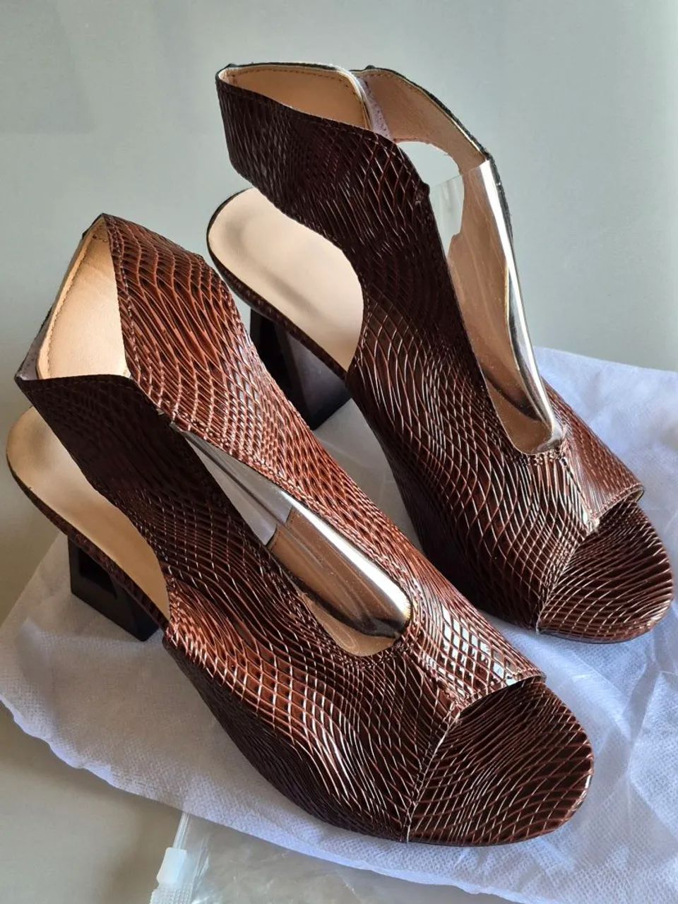 Sandália importada croc 35(BRA) - Foto 4