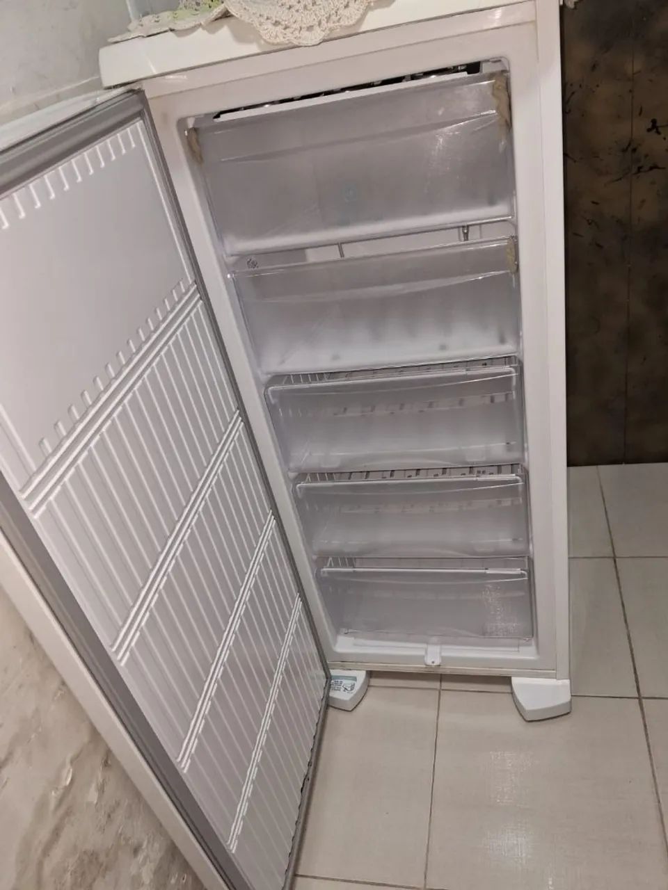 FREZER VERTICAL ELETROLUX  - Foto 2
