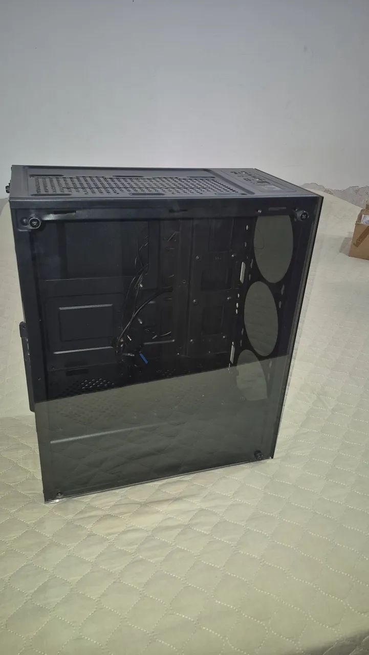 Gabinete preto conservado