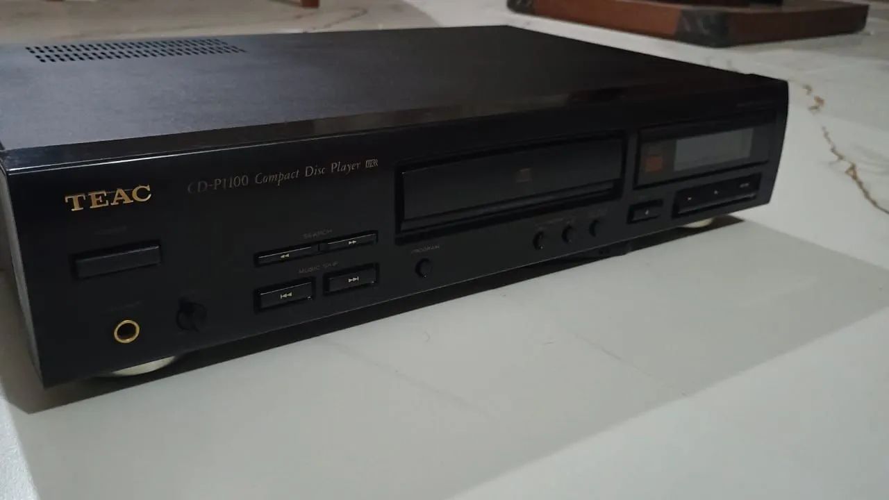 TEAC CD-P1100 Compact Disc Player