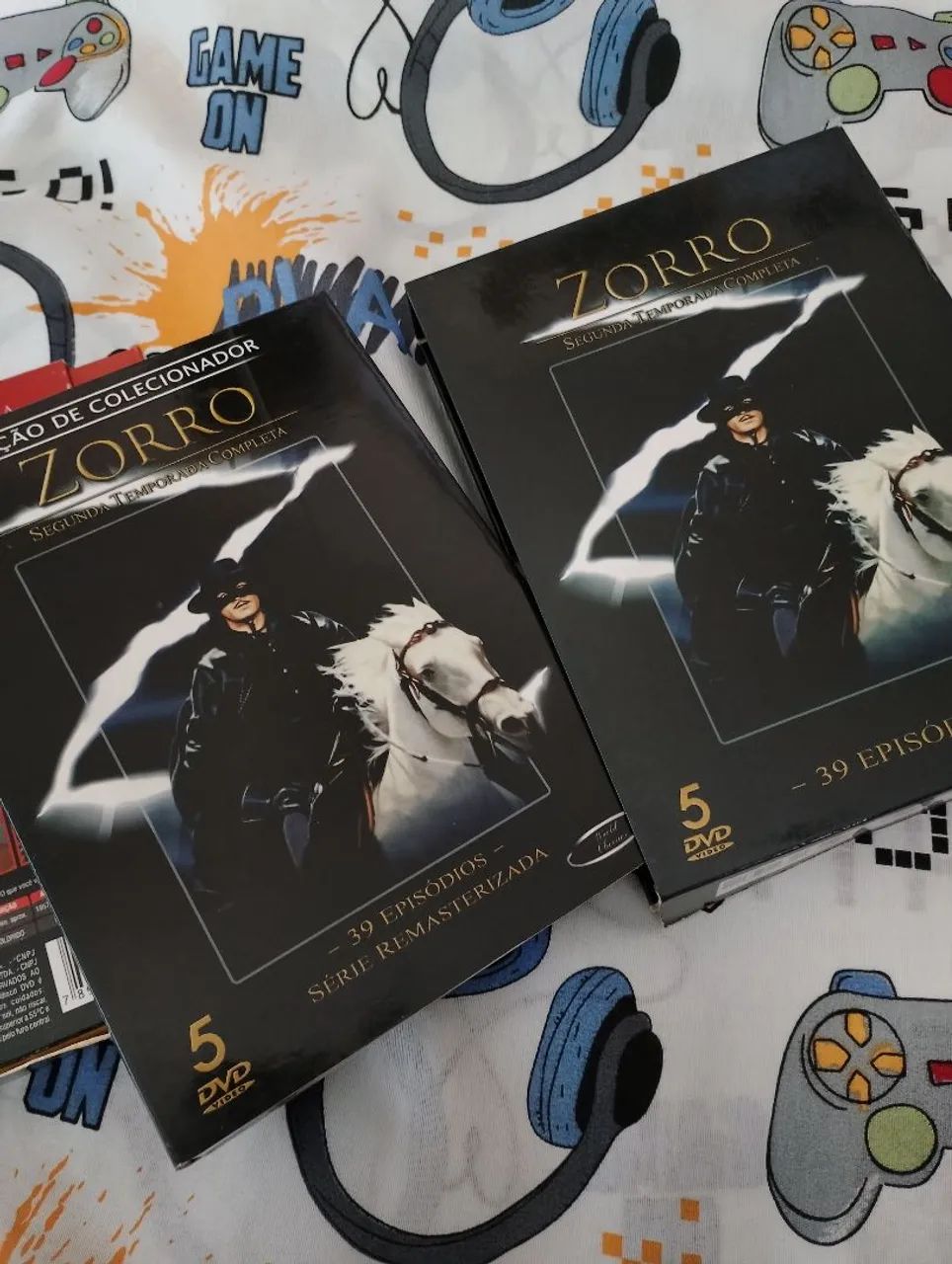 Série Zorro da 1 e 2 T em DVD Original completo com luva Faço Olx