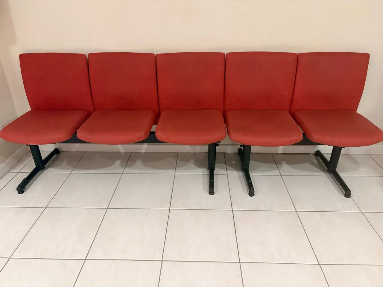 Vendo longarinas de 3 e 2 lugares. Usado e em bom estado! 