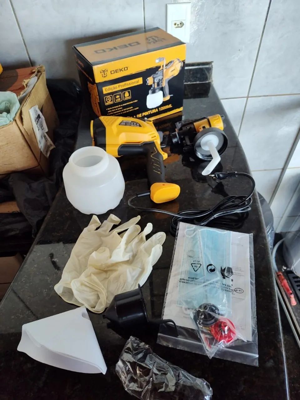 Pistola de Pintura Pulverizadora hvlp Elétrica 600W 1200ml Luz de LED com 3 Bicos e Acessó - Foto 5
