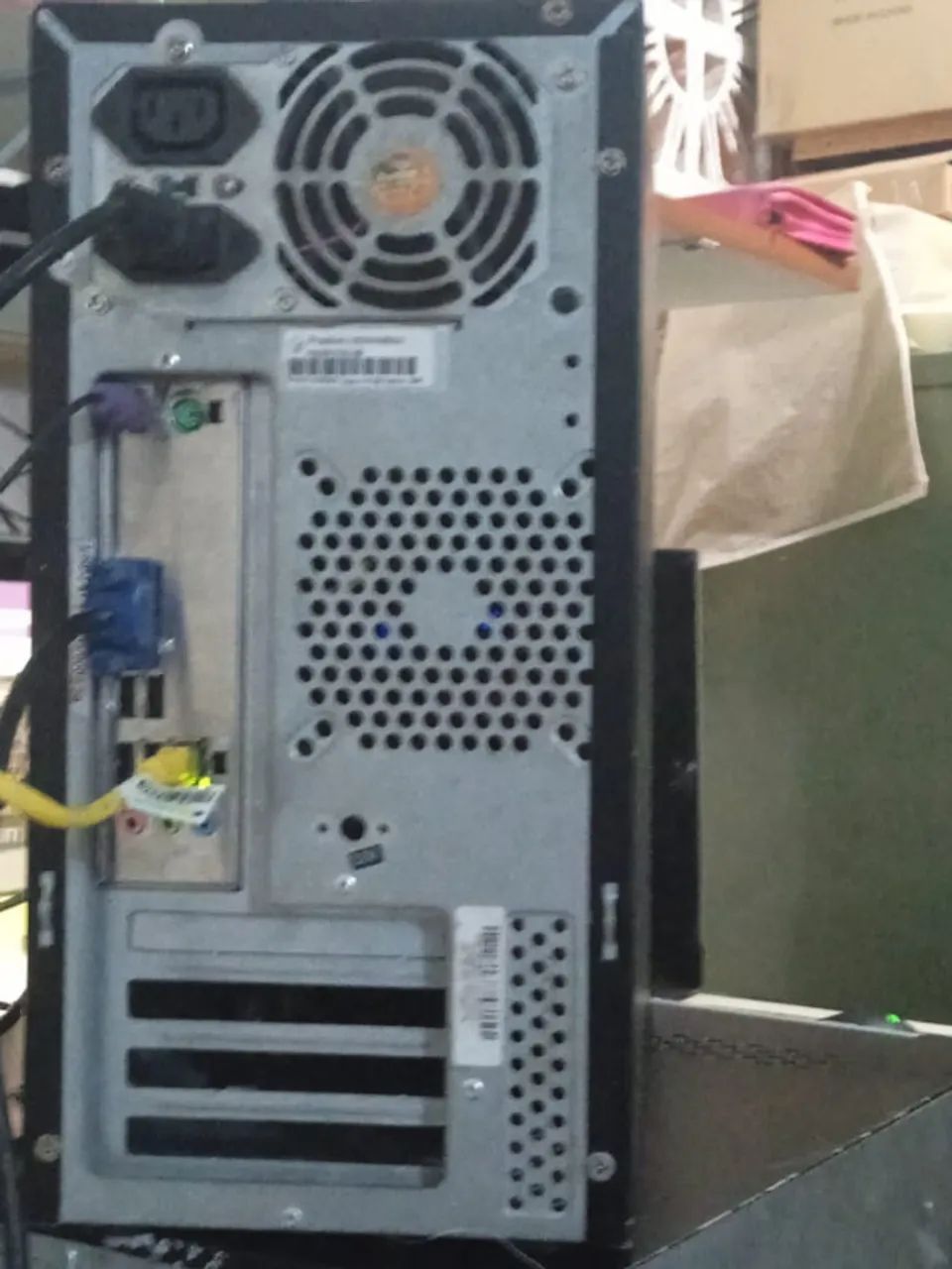 vendo torre de computador usada com processador intel atom - Foto 3