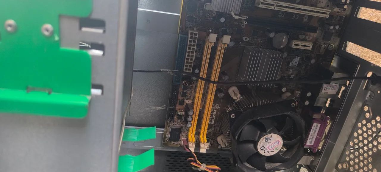 Retirada de peças computador 