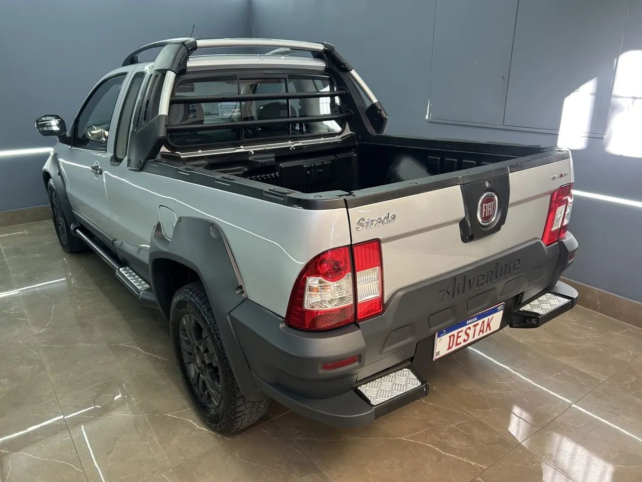 Fiat Strada Adv. Ext. 1.8 Locker Dual.flex CE 2011 - Foto 2