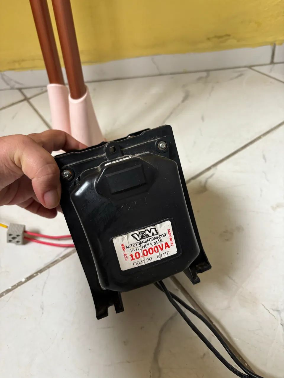 Auto transformador 127v p/ 220v - Foto 2