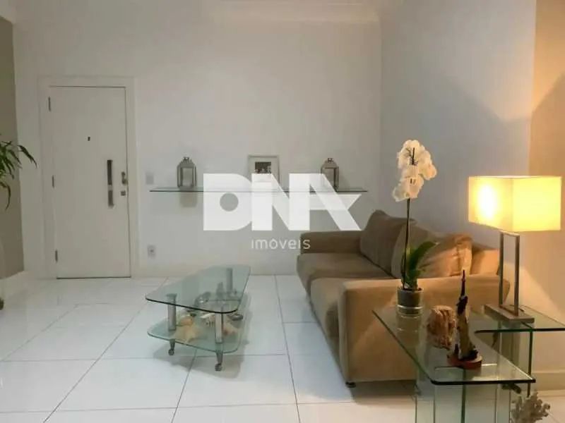 Apartamento - / Residencial / Copacabana