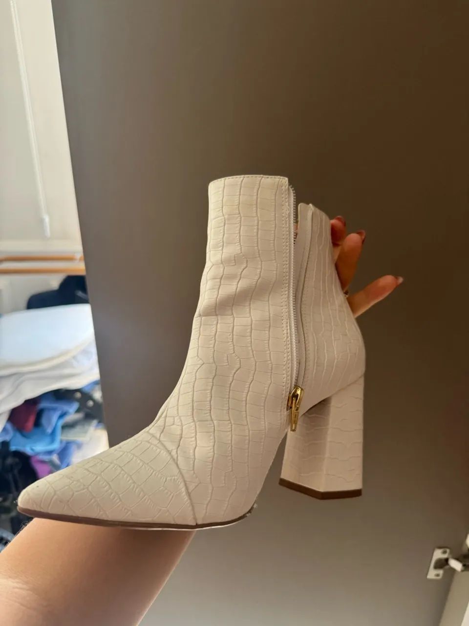 Bota branca Estilo Mulher  - Foto 5