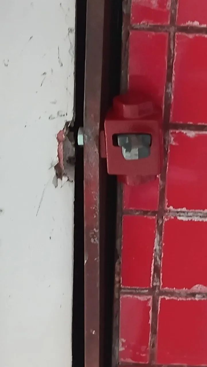 Manutenção em porta de enrolar 