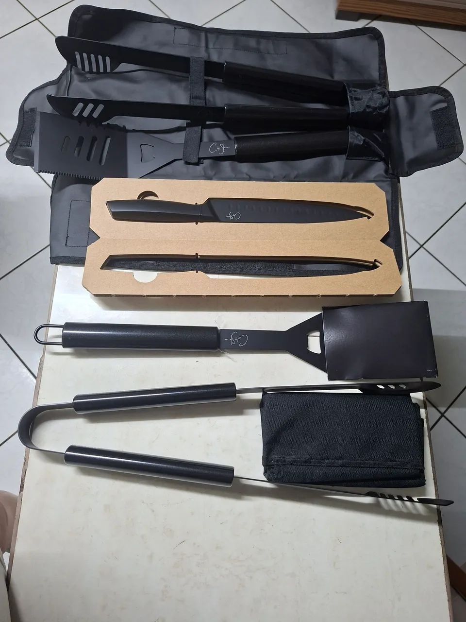 Utensílios para churrasco 2 kits contendo 1 espátula 1 pegador mais bolsa a faca e a parte