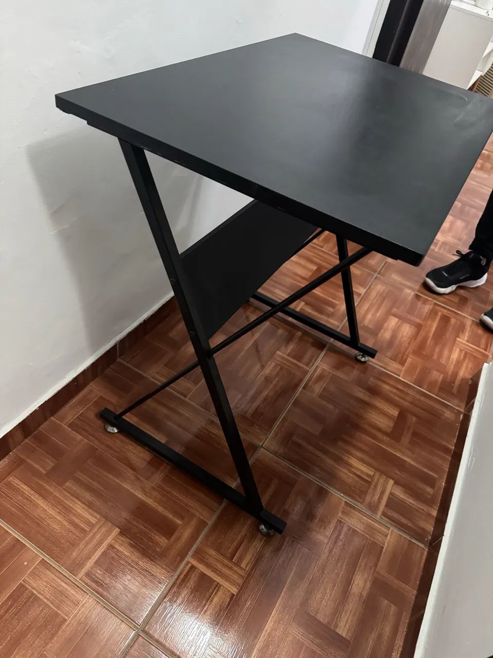 Mesa para Computador / Escritório - Compacta e Moderna - Foto 4