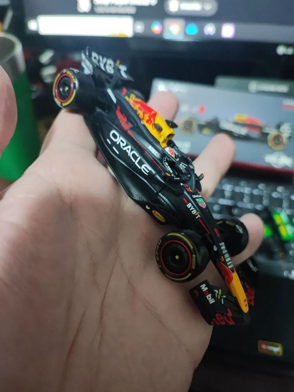 Burago Red Bull Max Verstapen  - Foto 4