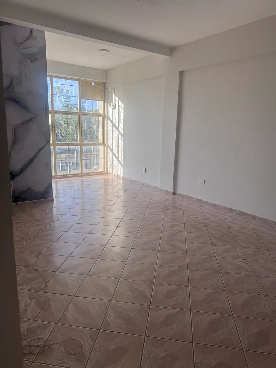 Aluga-se sala comercial , na AV.JK (106) piso superior !! - Foto 4