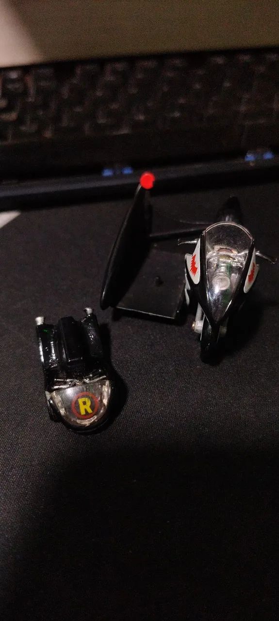 Carrinho Hotwheels Batcycle com o Sidecar do Robin 1966 - Foto 4