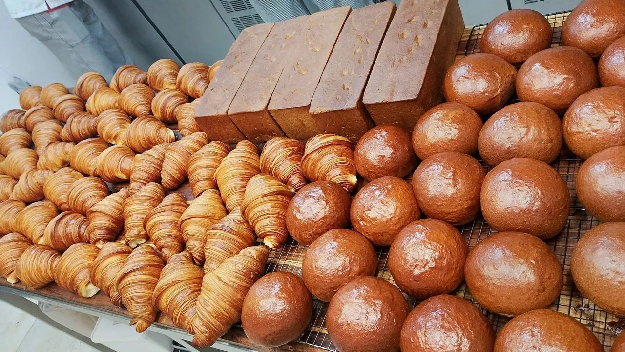 Pasteleiro disponível