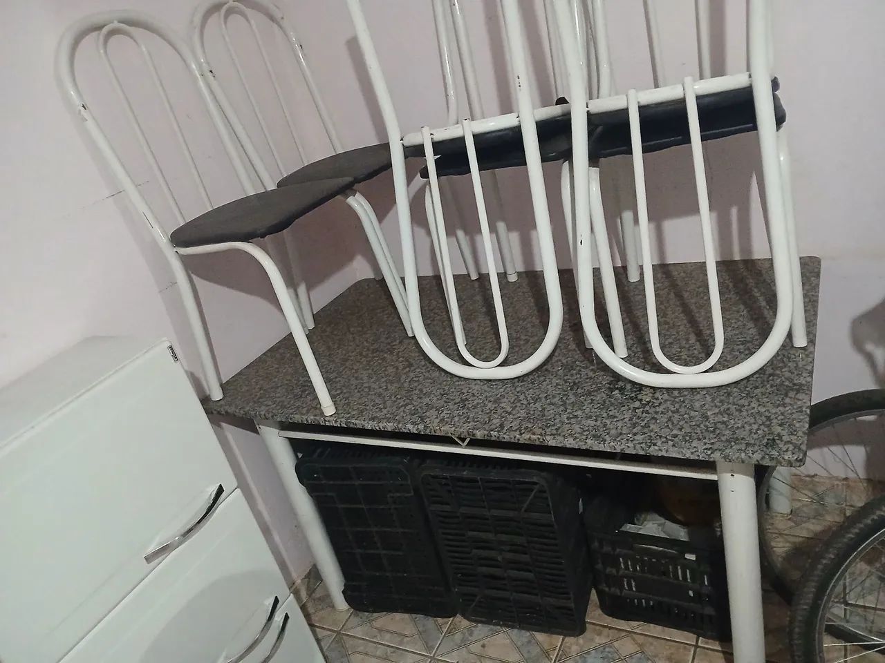 Vendo mesa de jantar 6 cadeiras 