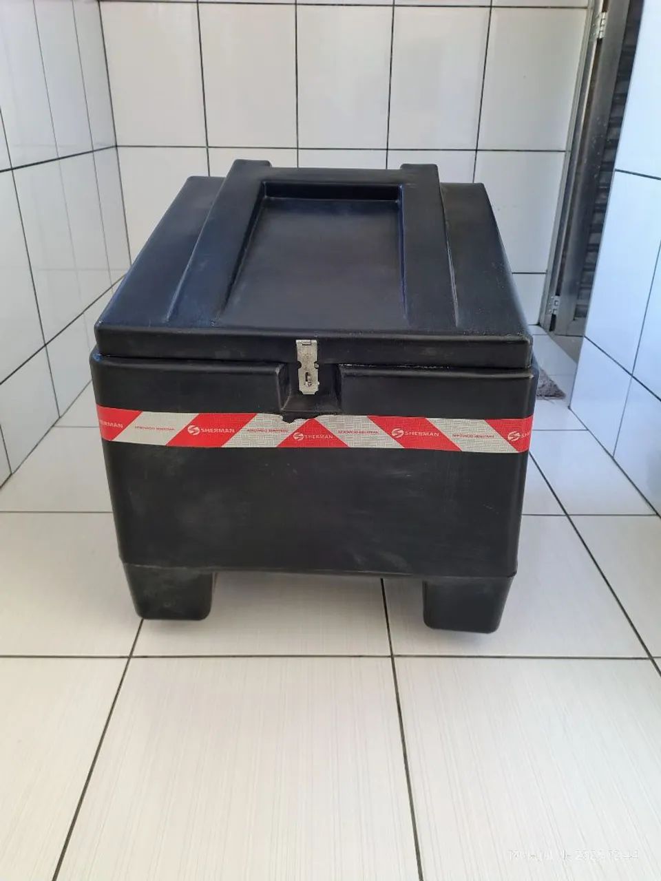 Baú para moto 135 litros mas suporte junto  - Foto 3