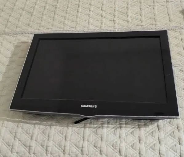 DUAS TVs Samsung à venda - 32? e 42?