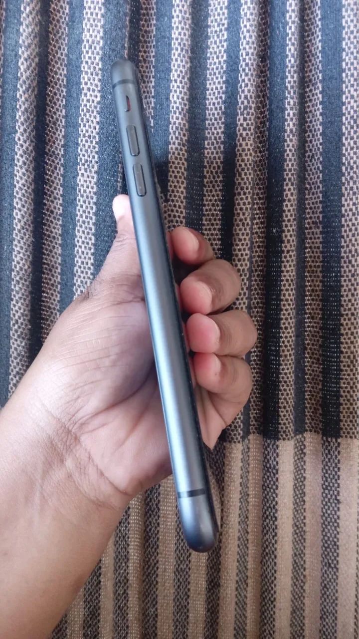 Vendo ou troco um iPhone 11 - Foto 4