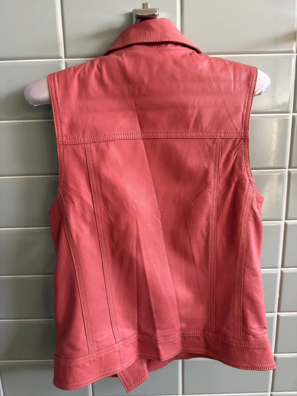 Colete de couro rosa - Schutz - Foto 4