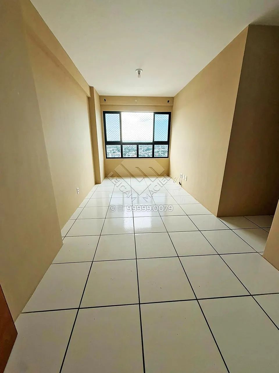 Apto com 2 quartos (1 suíte), móveis planejados. Andar Alto!
