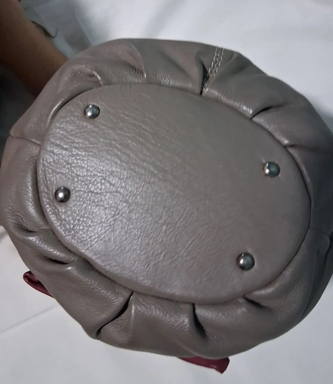 Bolsa em couro  cinza com laço Antonella - Foto 2