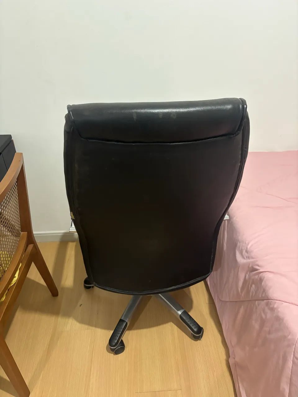 Cadeira de escritório em doação  - Foto 3
