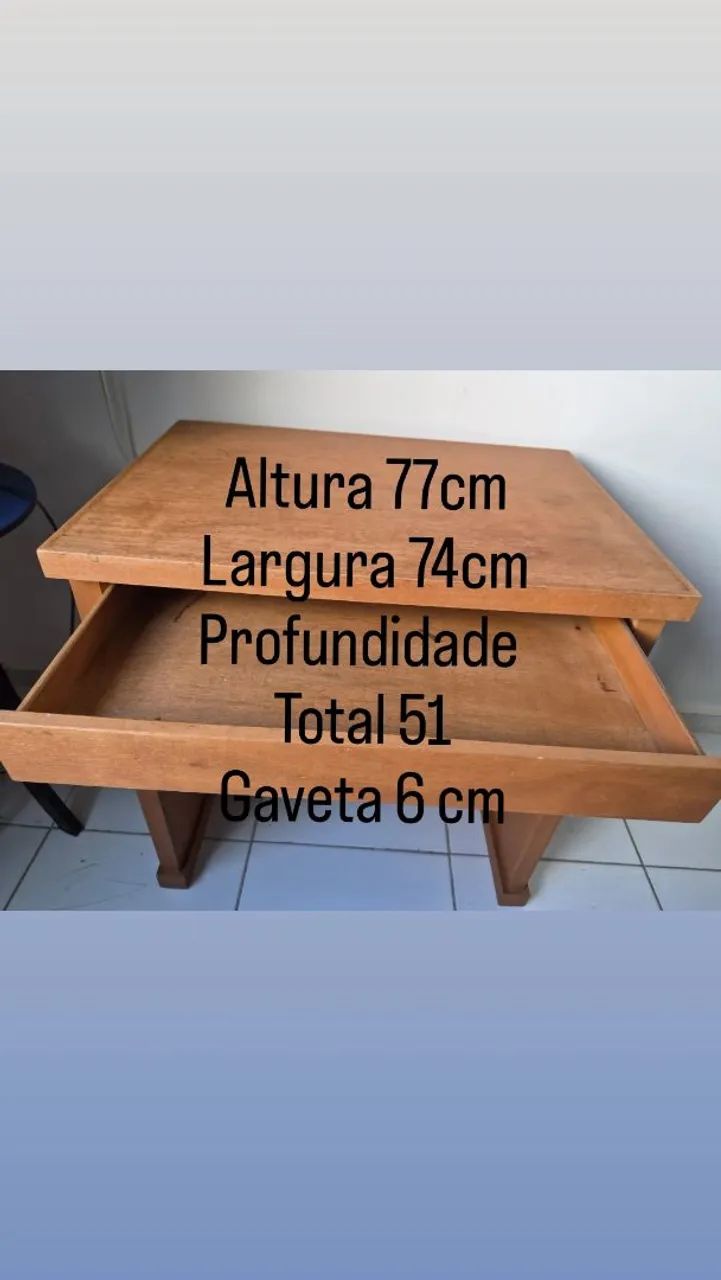 Escrivaninha de madeira crua