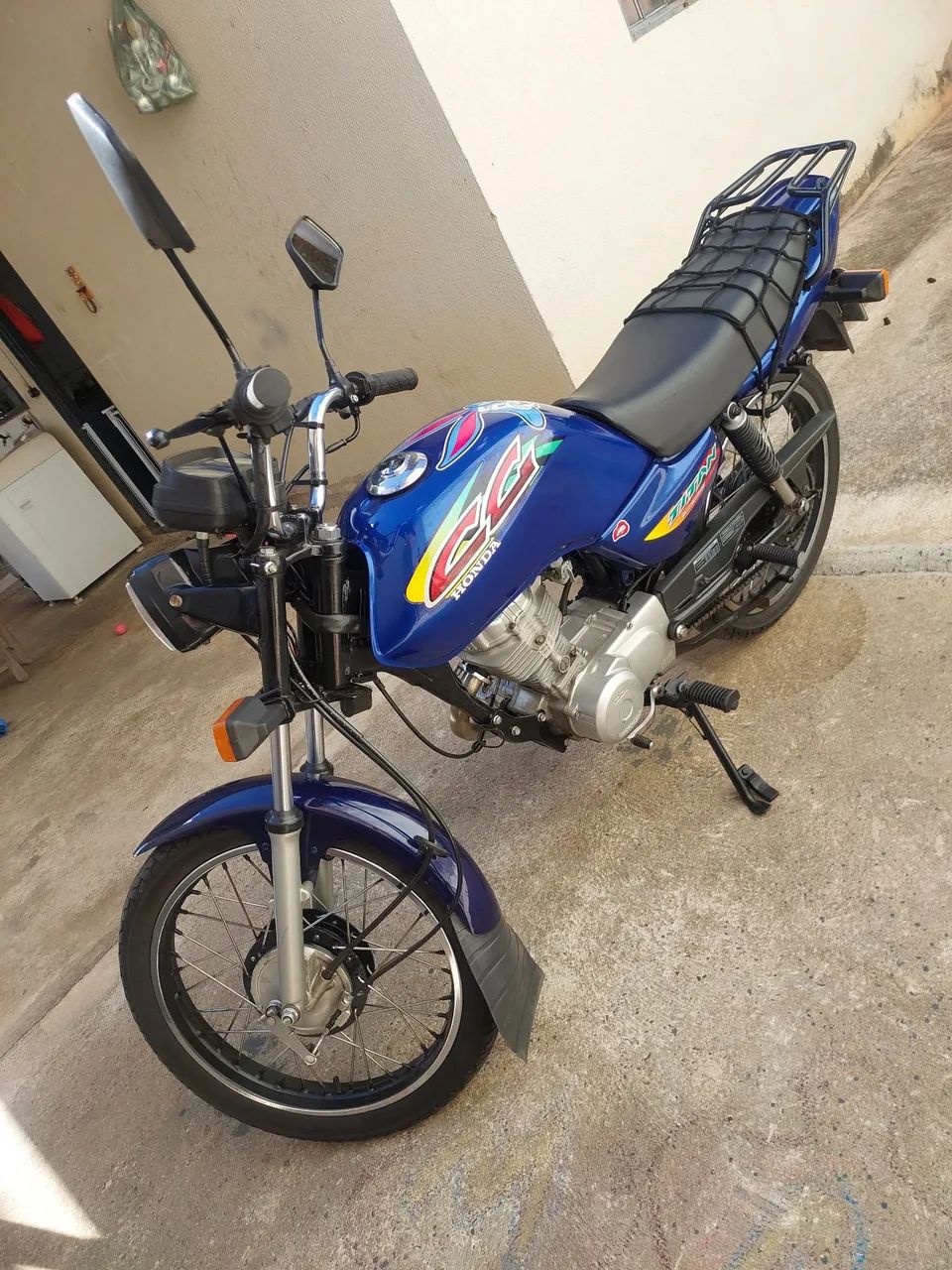 Titan  - Foto 2
