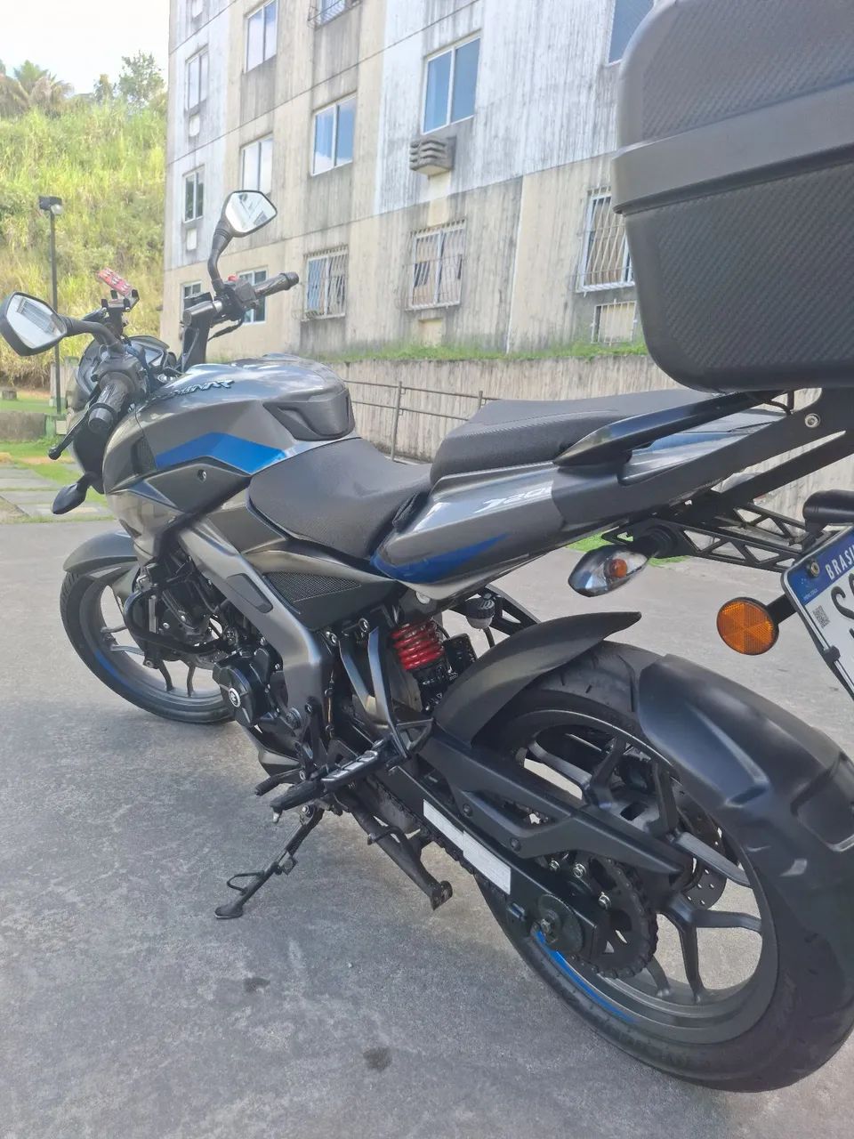Bajaj Dominar 200 2025 - Foto 2