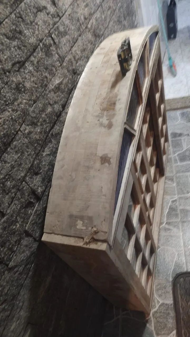 Janela colonial com vidros - Foto 2