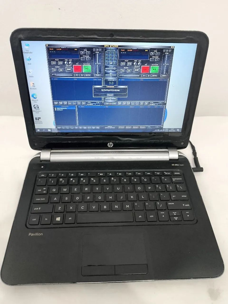 Notebook completo funcionando normalmente no carregador ideal para DJs BPM instalado  - Foto 2