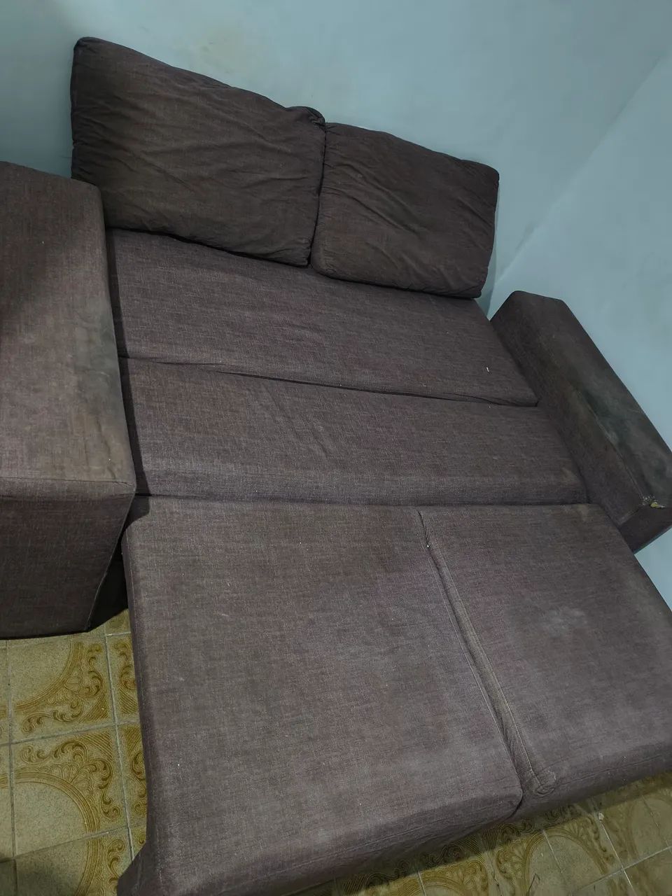 Vendo sofá cama com algumas marquinhas de uso  - Foto 4