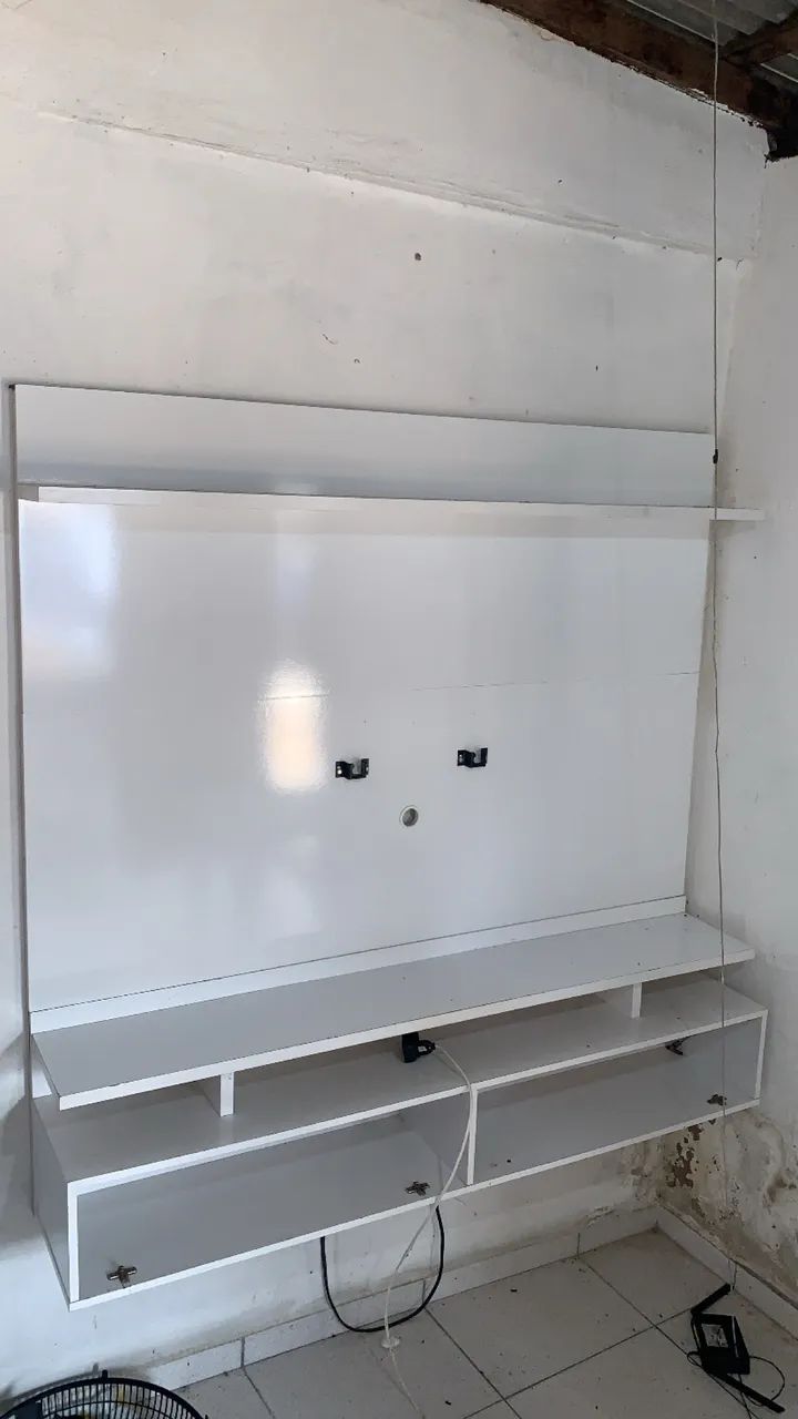 Painel branco com suporte para tv  - Foto 2