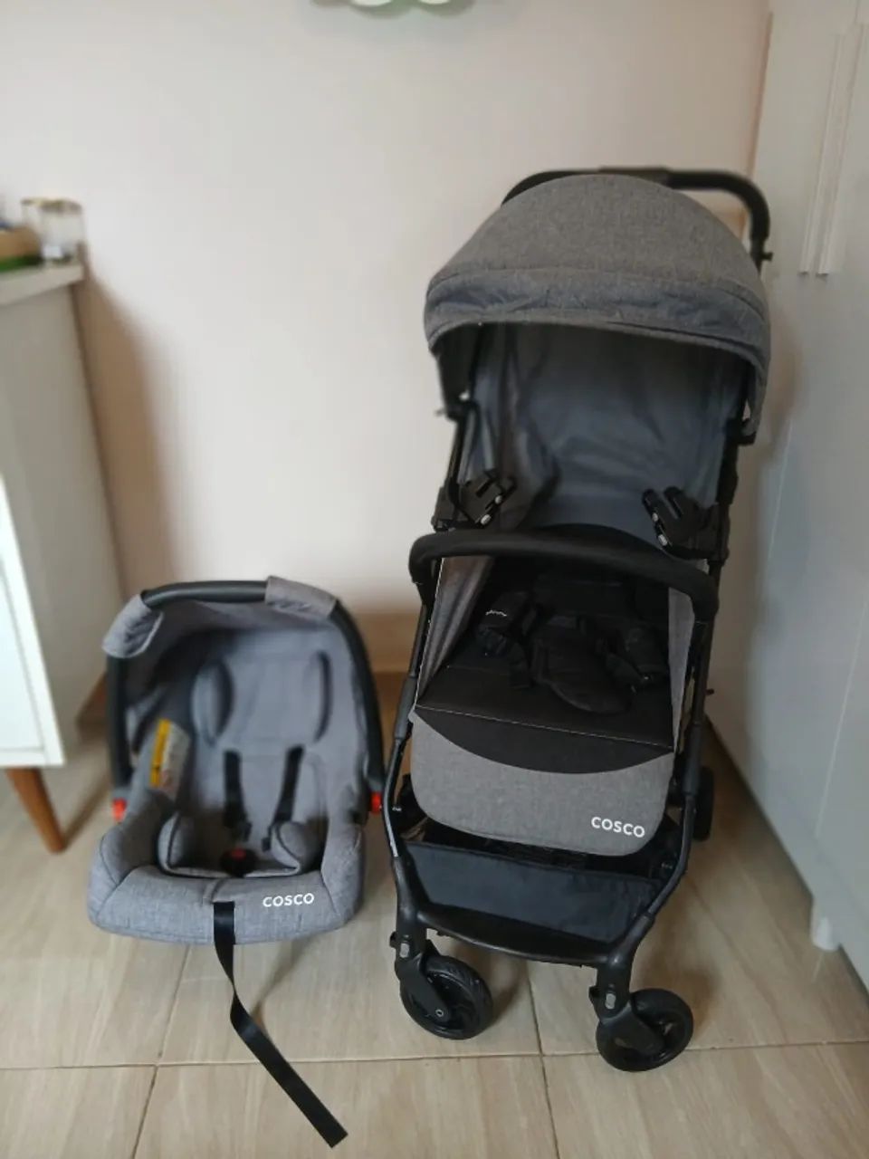 Carrinho de bebê + Bebê Conforto COSCO 